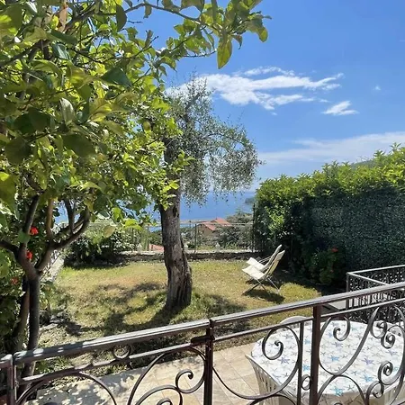 Villino Indipendente Con Vista Mare In Locazione Ad Ospedaletti * Imperia