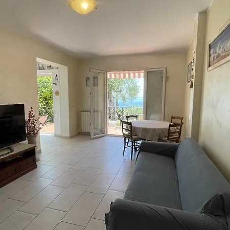 Villino Indipendente Con Vista Mare In Locazione Ad Ospedaletti