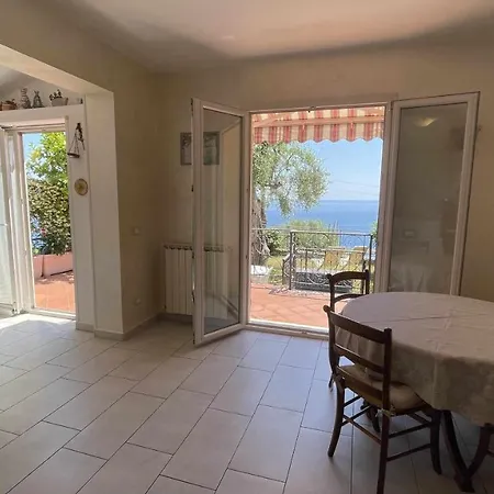 Villino Indipendente Con Vista Mare In Locazione Ad Ospedaletti Imperia