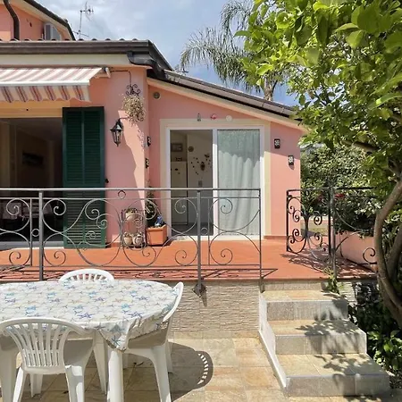 Apartment Villino Indipendente Con Vista Mare In Locazione Ad Ospedaletti