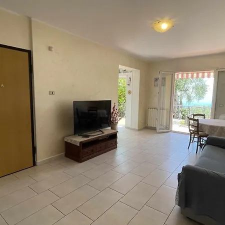 Apartment Villino Indipendente Con Vista Mare In Locazione Ad Ospedaletti Imperia