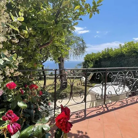 Apartment Villino Indipendente Con Vista Mare In Locazione Ad Ospedaletti Imperia