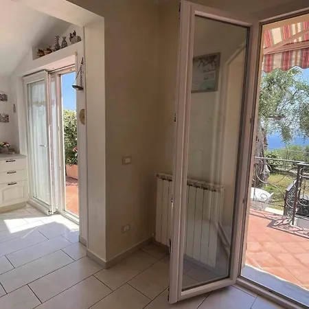 Villino Indipendente Con Vista Mare In Locazione Ad Ospedaletti