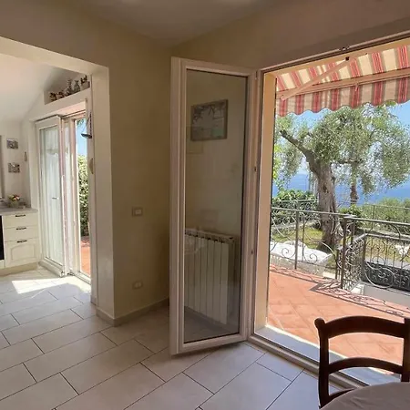 Villino Indipendente Con Vista Mare In Locazione Ad Ospedaletti