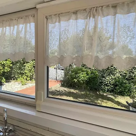 Villino Indipendente Con Vista Mare In Locazione Ad Ospedaletti Imperia