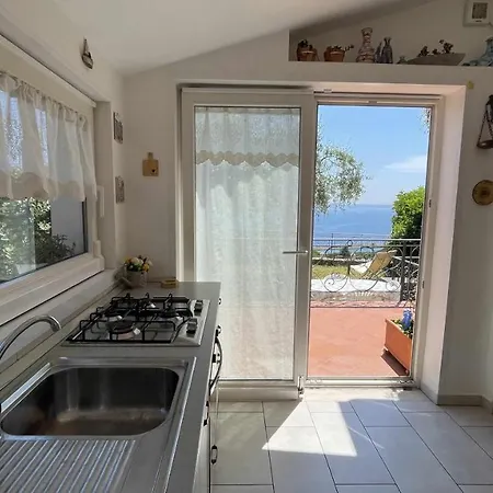 Villino Indipendente Con Vista Mare In Locazione Ad Ospedaletti Apartment