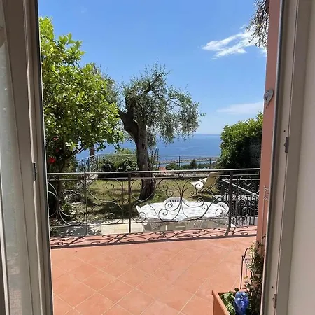 Villino Indipendente Con Vista Mare In Locazione Ad Ospedaletti * Imperia