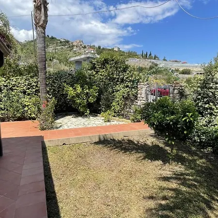 Villino Indipendente Con Vista Mare In Locazione Ad Ospedaletti Διαμέρισμα